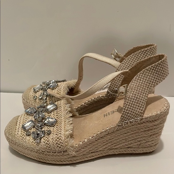 Anne Klein Cream Espadrilles with Crystal Embellishments (Sizes 6.5) - Picture 6 of 8